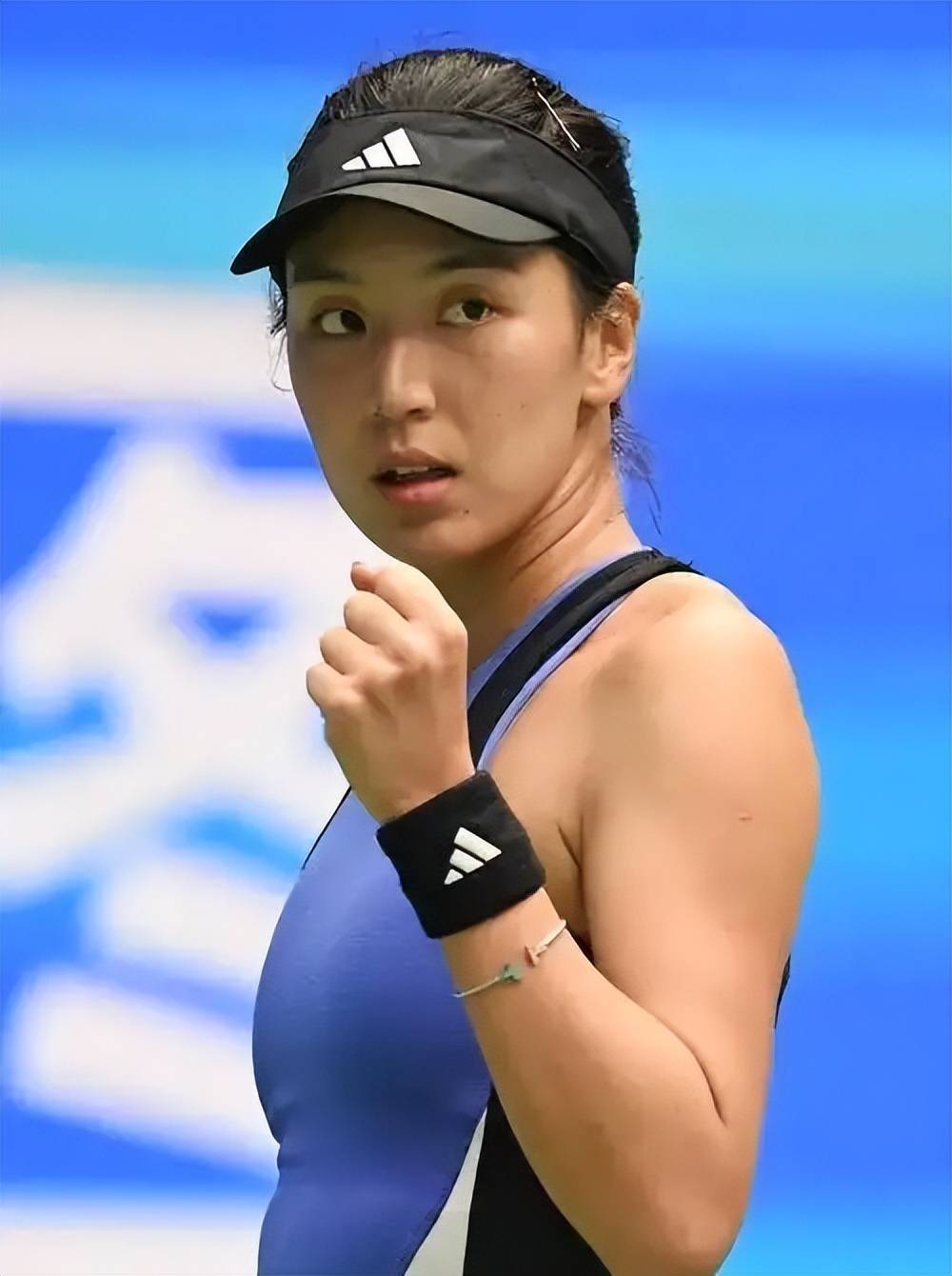 赢得比赛的 赢得比赛的